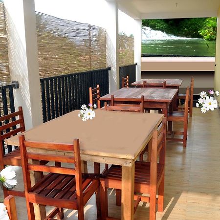 Hotel Pearl Gate Chilaw Buitenkant foto