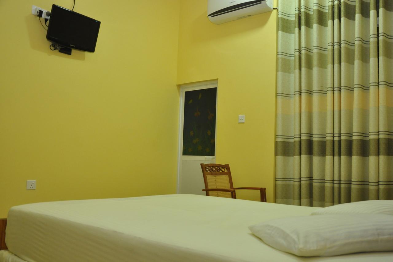 Hotel Pearl Gate Chilaw Buitenkant foto