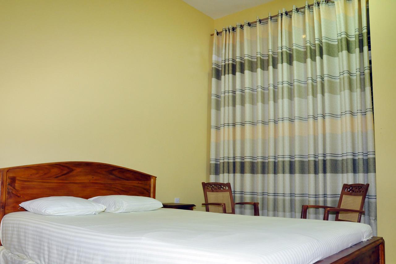 Hotel Pearl Gate Chilaw Buitenkant foto
