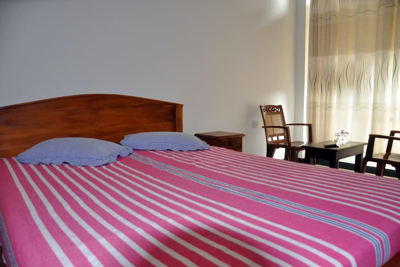 Hotel Pearl Gate Chilaw Buitenkant foto