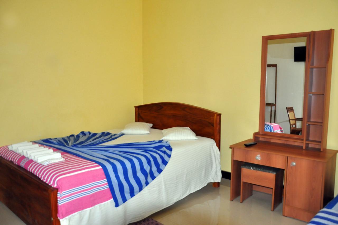 Hotel Pearl Gate Chilaw Buitenkant foto